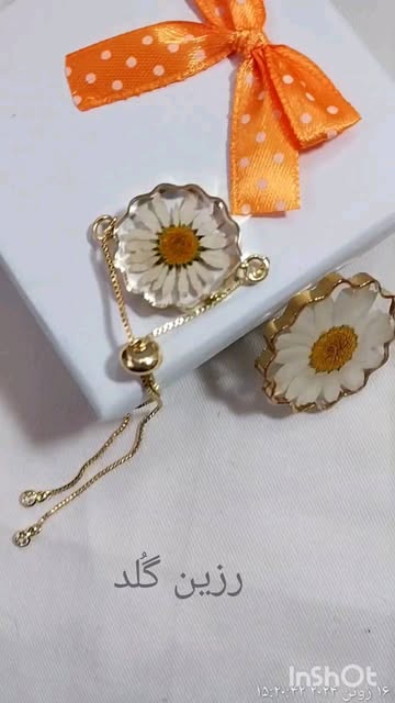 ست گردنبند و دستبند بابونه رو مانتویی شیک